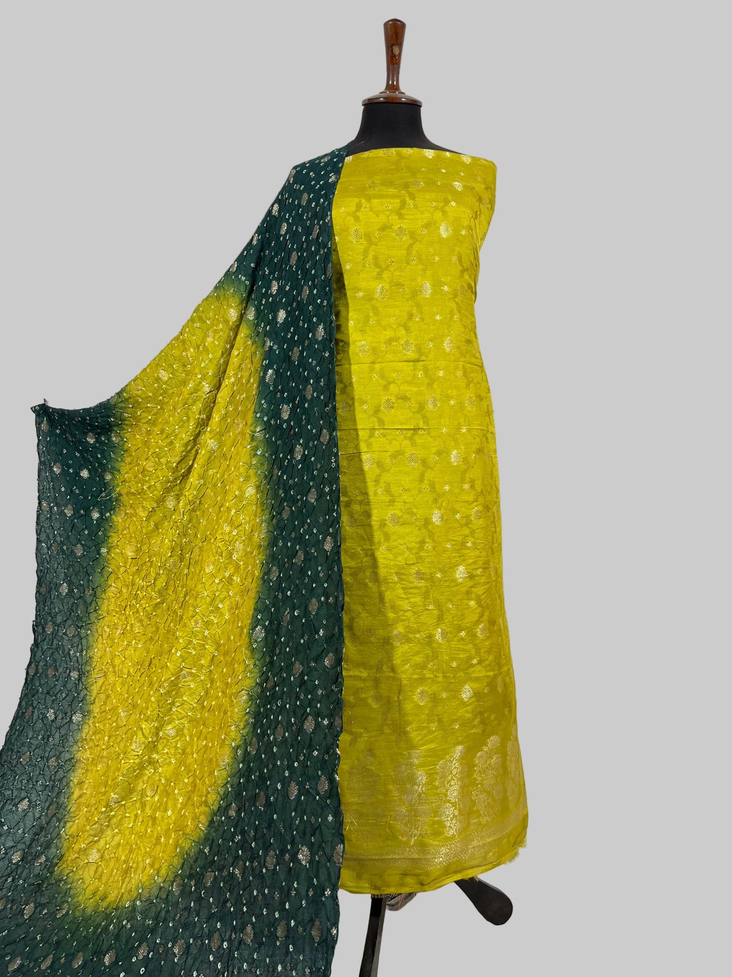 Mayoo 3 piece suit with chunrii Weaving dupatta